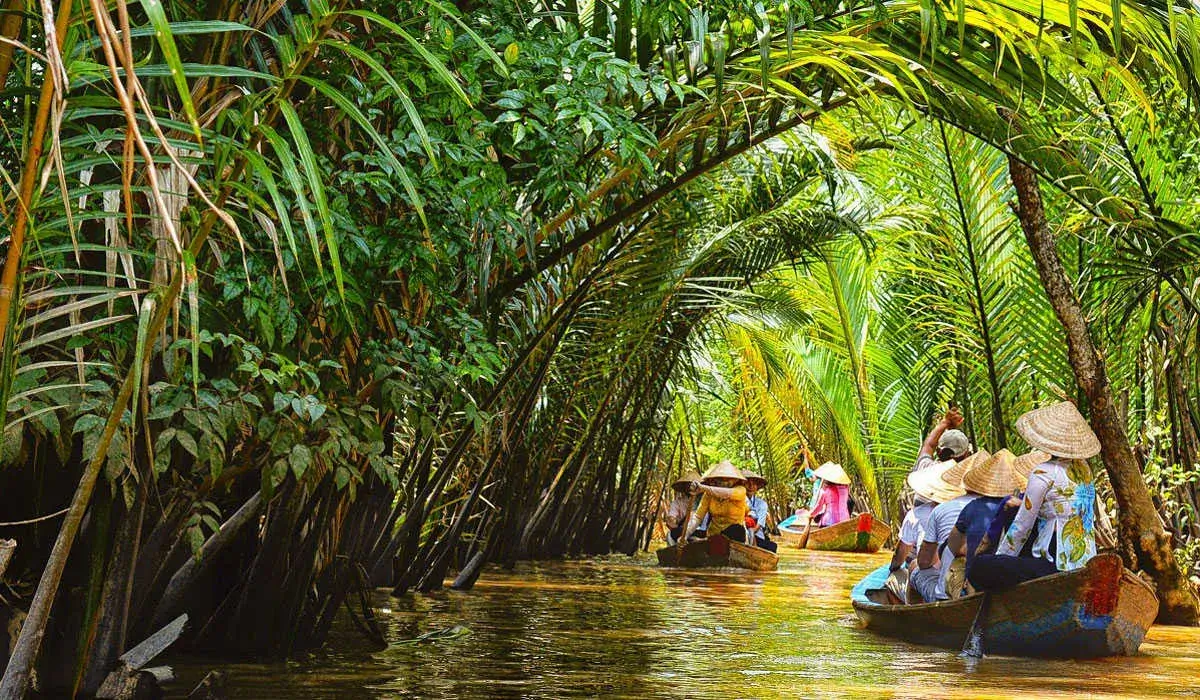 Du lịch miền tây sông nước